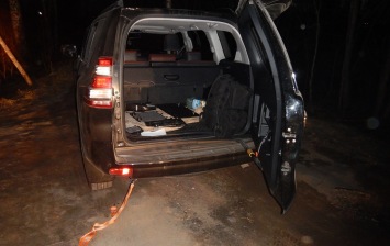 В Ленобласти угонщики похитили автомобиль с помощью троса